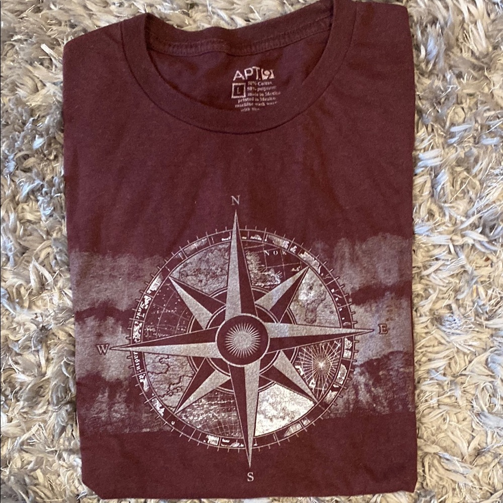 Men’s large Burgundy Compass Graphic T-Shirt